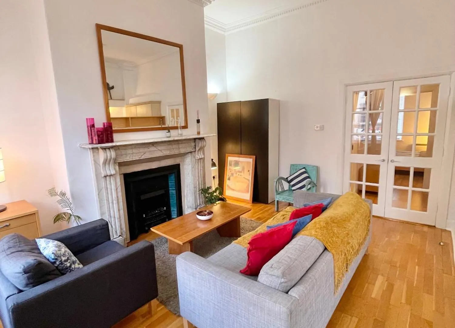 1 Bedroom Apartment In Temple Bar contacts